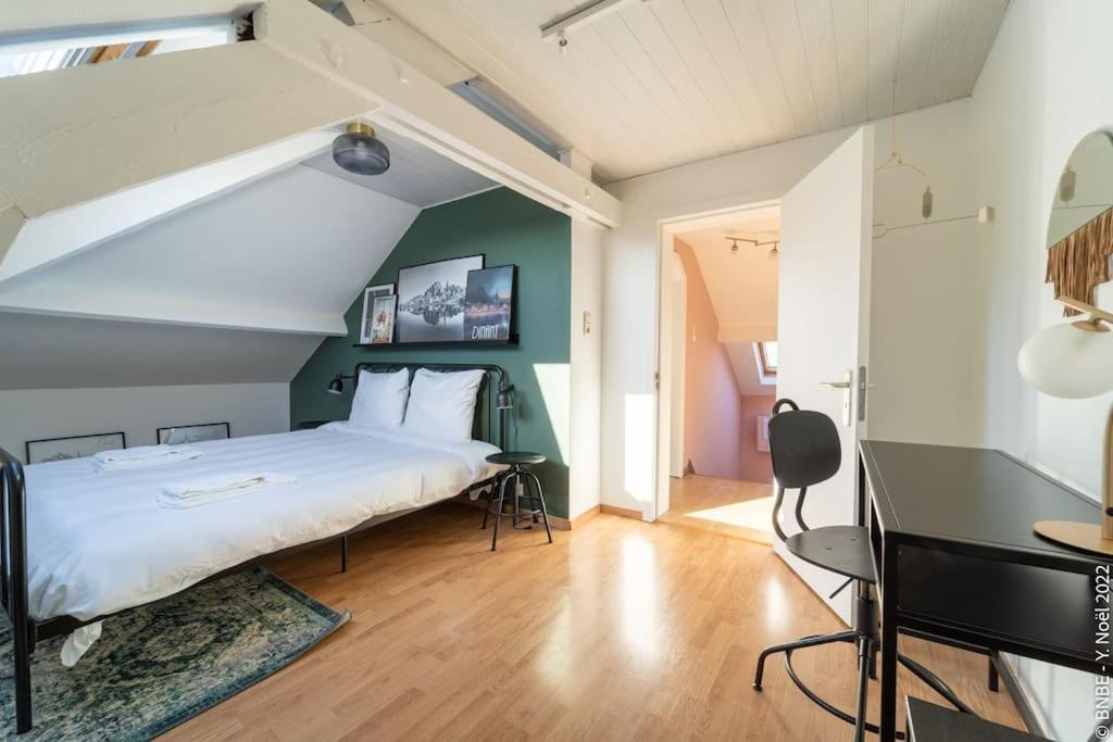 At The Water's Edge, Warmthy - Small Price * Dinant