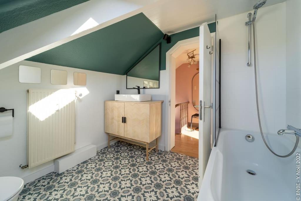 Apartment At The Water's Edge, Warmthy - Small Price