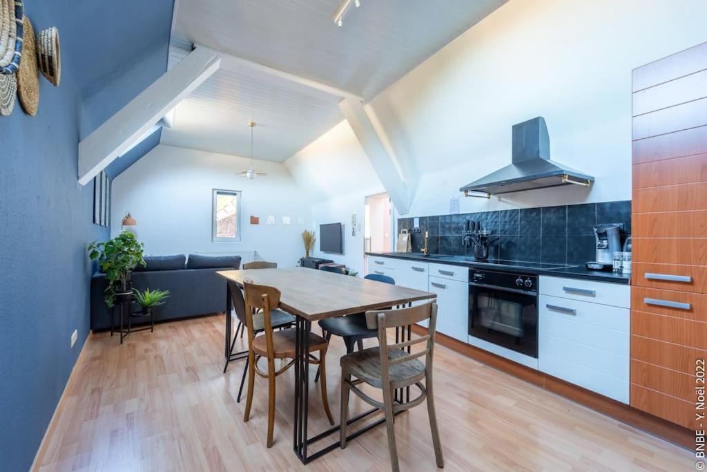 At The Water's Edge, Warmthy - Small Price Apartment *