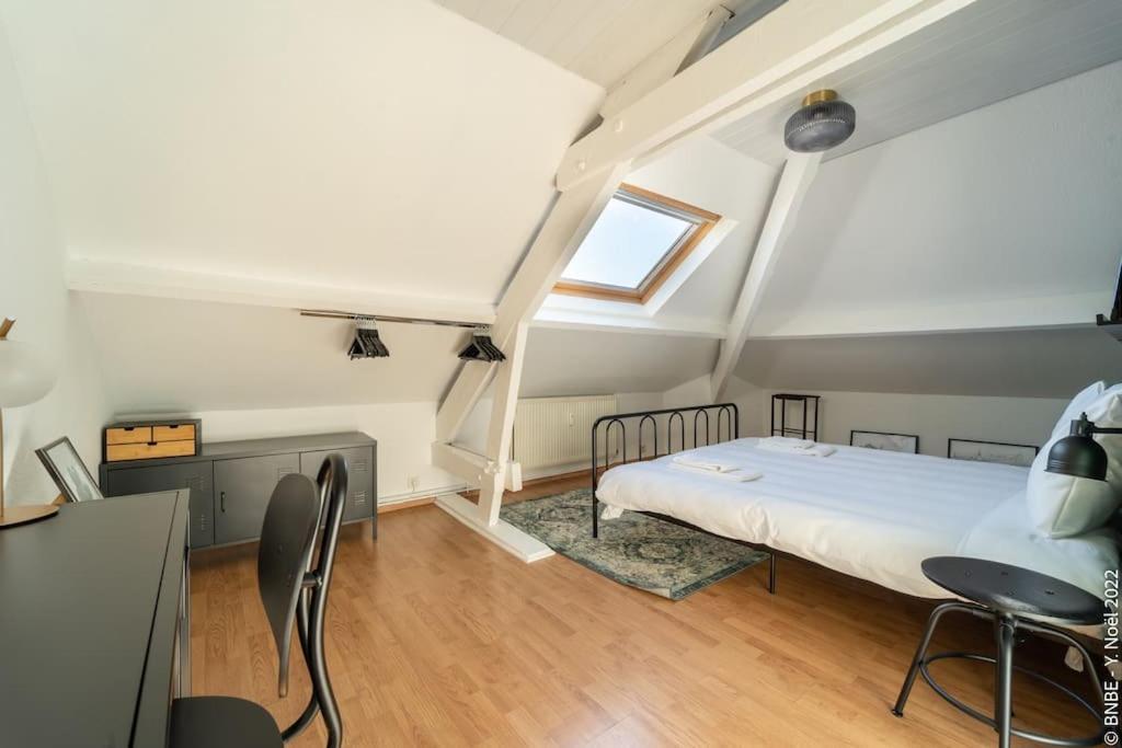Apartment At The Water's Edge, Warmthy - Small Price *